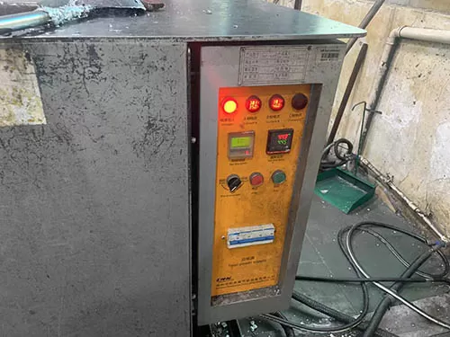 molten metal feeding furnace integrated with hot chamber die casting machine 
