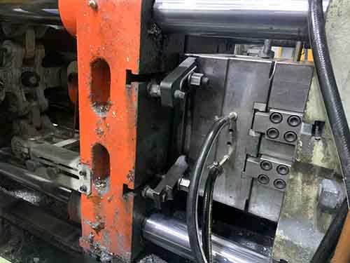 part cooling and solidify in hot chmaber die casting machine