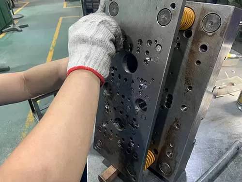 plastic injection molding tools maintenance